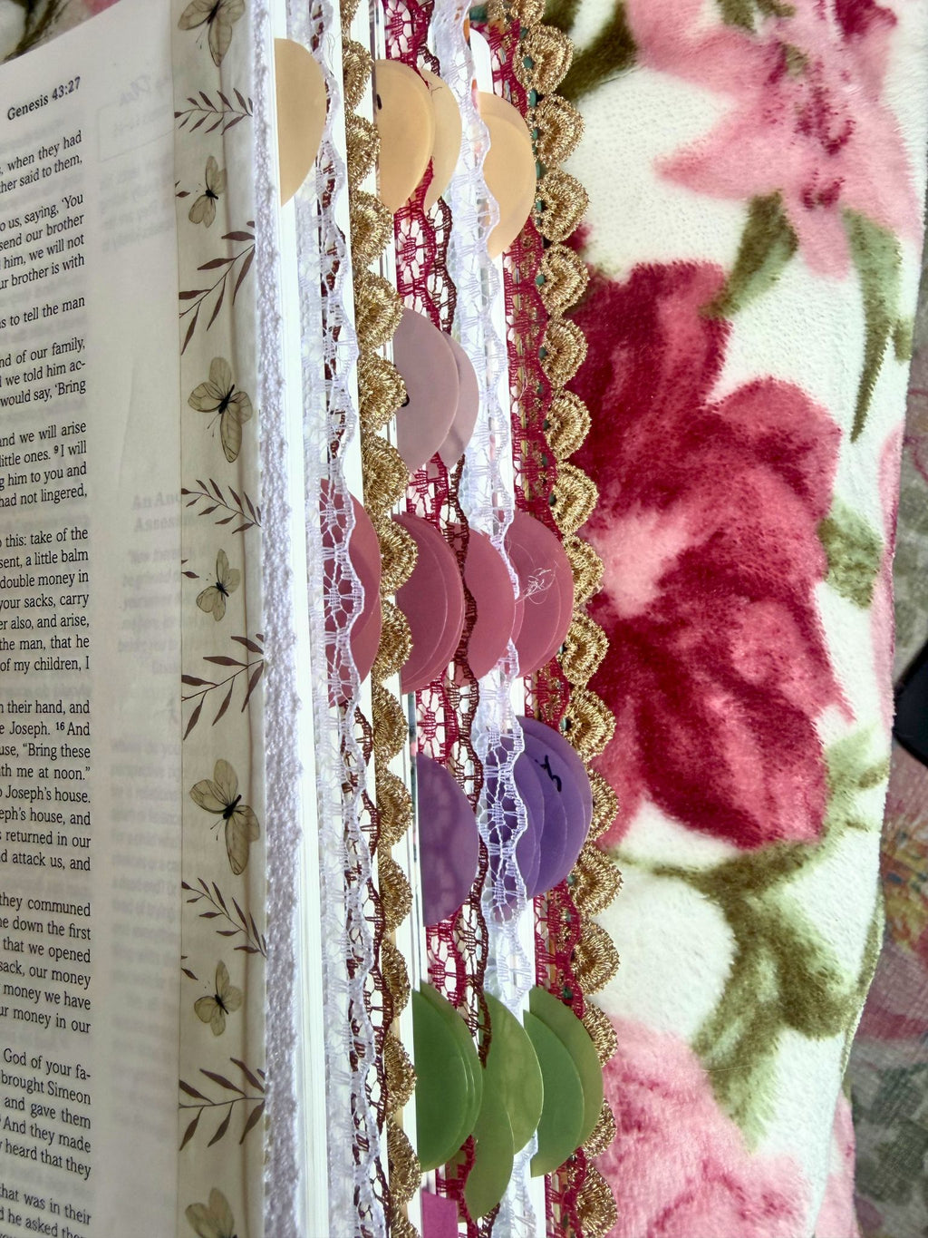 Decorated PRAYER Bible:Devotional Bible for Women Pray More, Worry Less